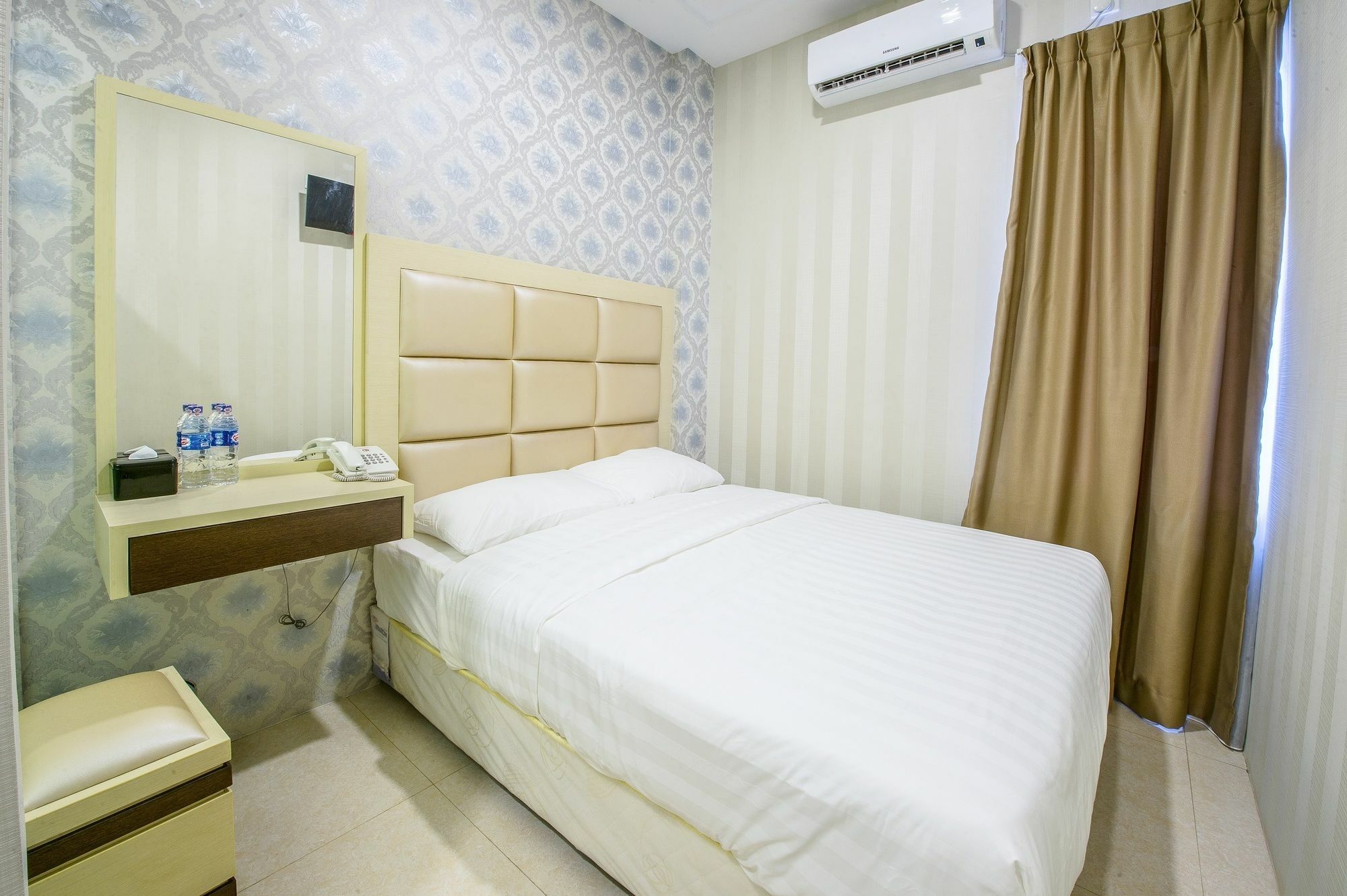 Oyo 676奥萨卡酒店 Batam 外观 照片